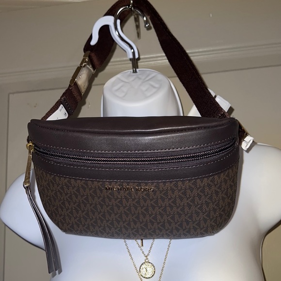 ‼️SOLD‼️‼️‼️NEW‼️Signature Fanny Pack by MICHAEL KORS - Picture 3 of 5